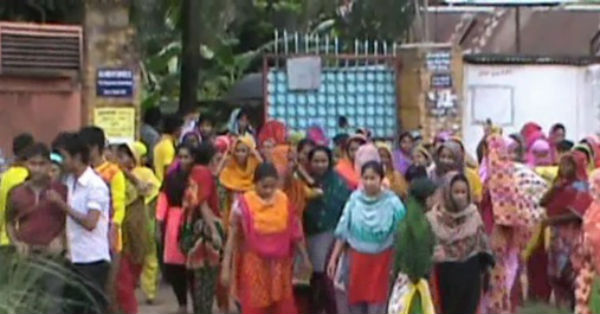 protest of workers in savar claiming salary and bonus