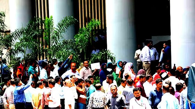 protests continue at the secretariat