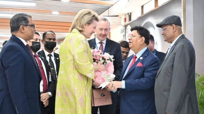 queen visits bd
