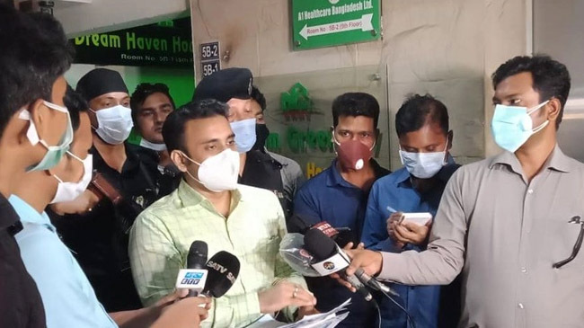 rab magistrate polash kumar with journalists