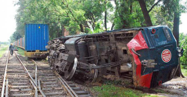 rail accident on chittagong dhaka way