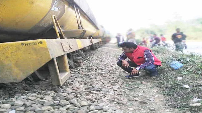 rail derailed moulivibazar