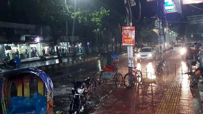 rain in dhaka lessen temperature