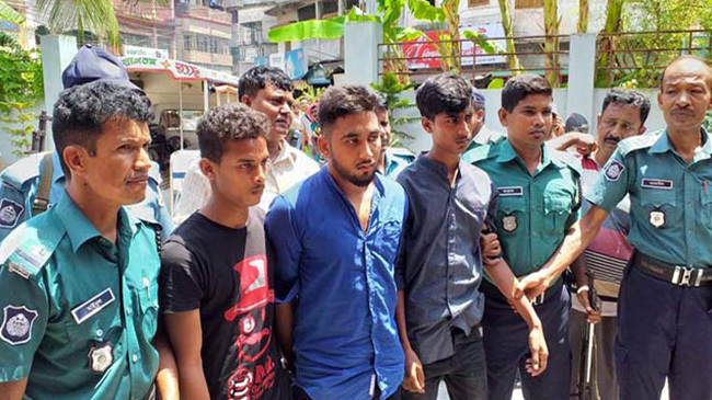 rajshahi police attacked with weapons arrest 3