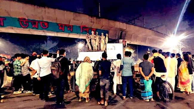 raju sculpture stands in demand of banning a league