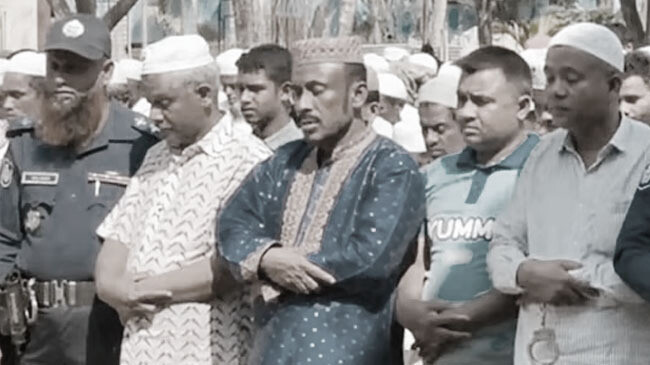 মায়ের পর হাতকড়া পরে এবার বাবার জানাজায় দুই ভাই