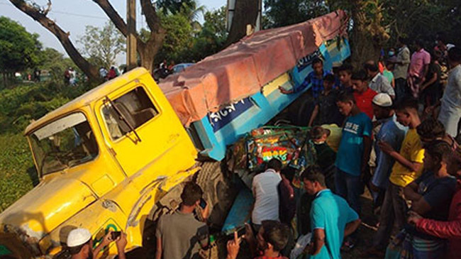 road accident in brahmmanbaria