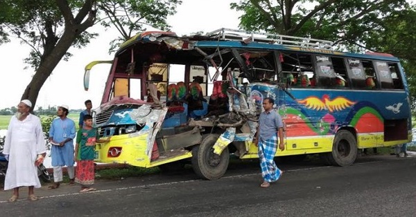 road accident in munshiganj