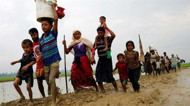 rohingya peope walk