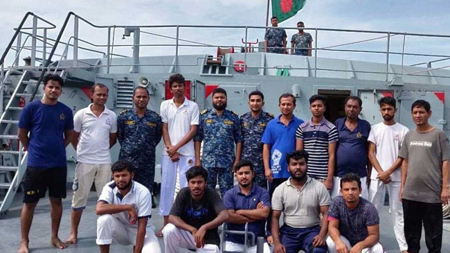 sailor rescues from sinking ship