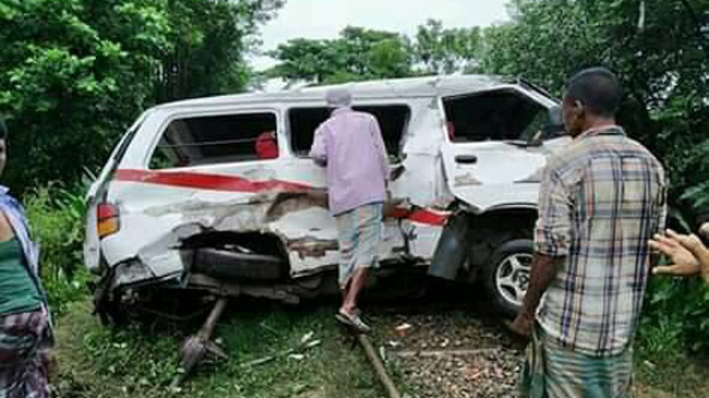 school bus hitted by train