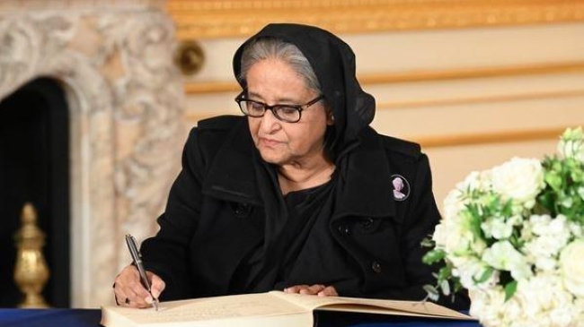 sheikh hasina paid her last respects to the queen in london
