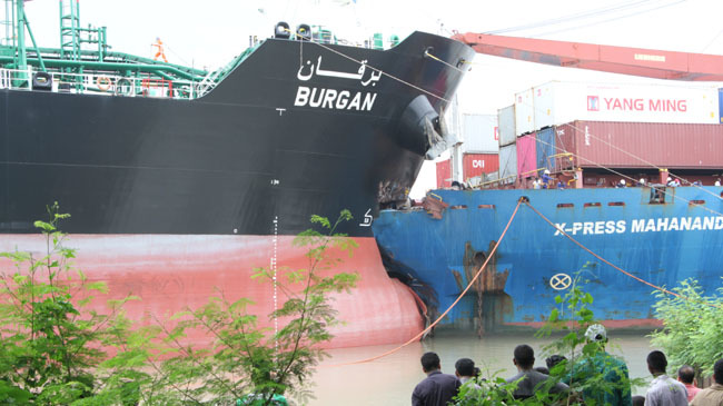 ship clash