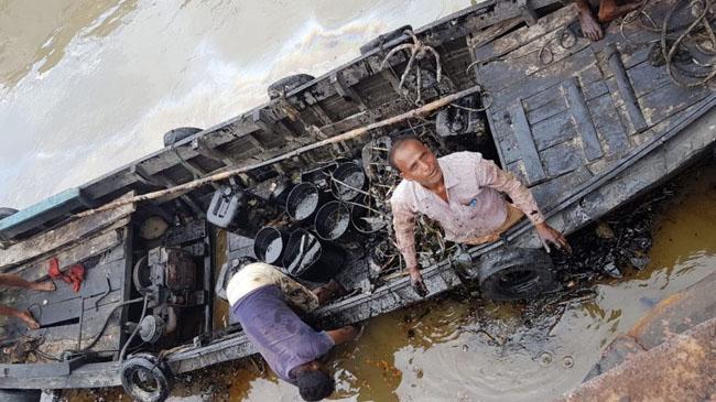 ship wreck oil spill