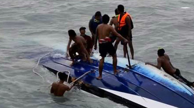 speedboat in padma