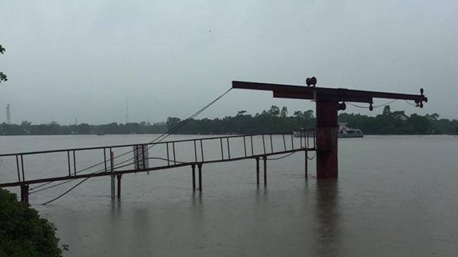 surma river in rain