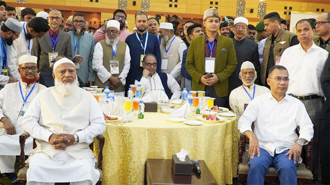 জামায়াতের ইফতার মাহফিল: একই টেবিলে তারেক রহমান ও শফিকুর রহমান