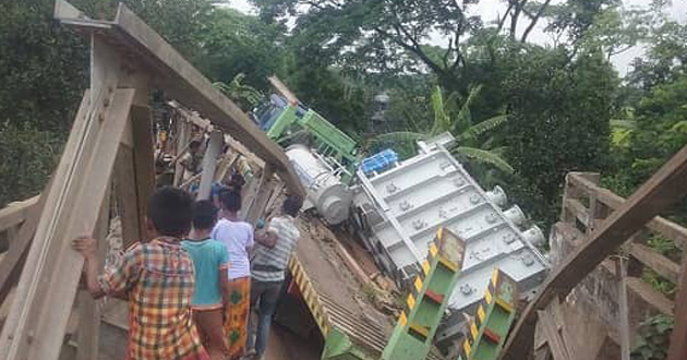 the bridges broke into trucks along the river