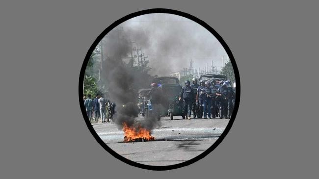 there was a clash between the police bnp and awami league activists in araihazaar of narayanganj