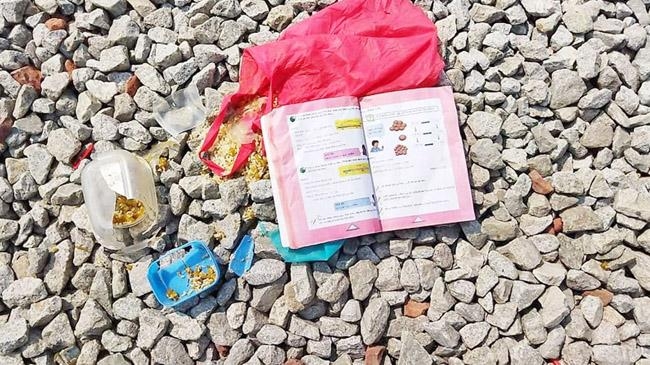 three school students lost live under train
