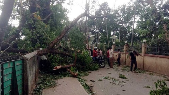 tornado gaibandha lost lives seven