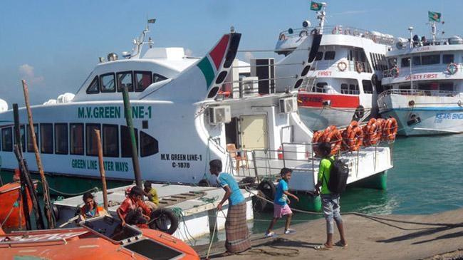 tourists in st martin 2