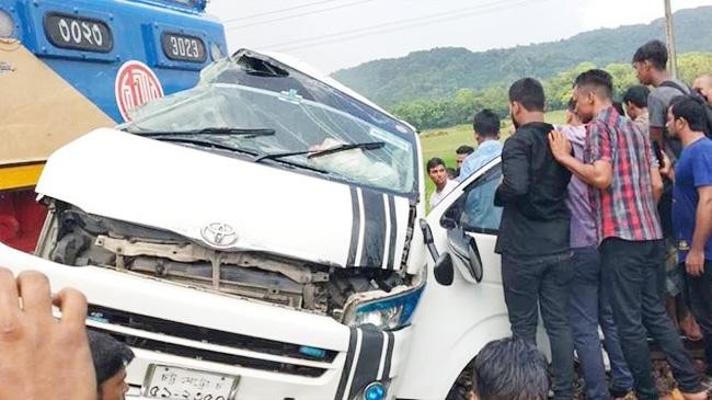 train hit microbus