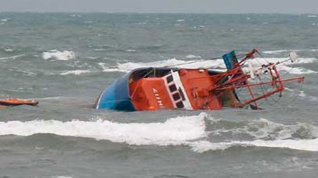 trawler sank karnafuly chattagram