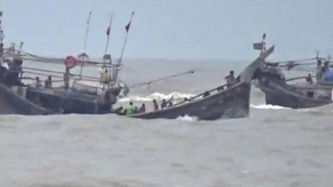 troller sunk bhola