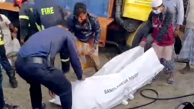 truck struck bus tangail inner