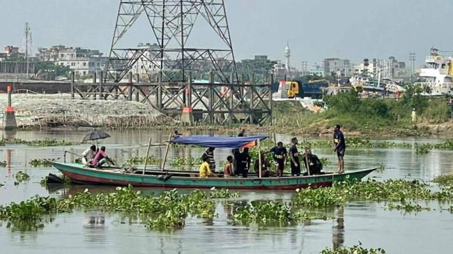 turag river traler capsized