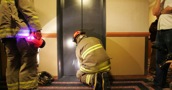 two ministers were stuck in lift