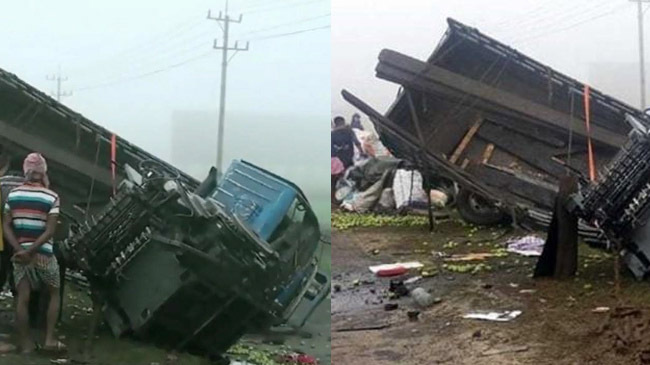 two truck clash tangail