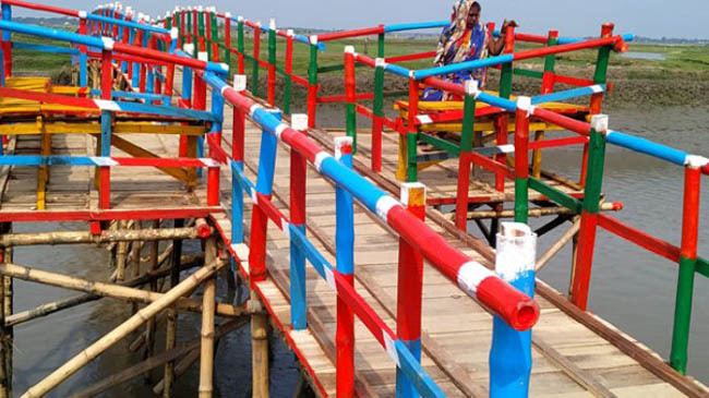 woden bridge on gangrail river