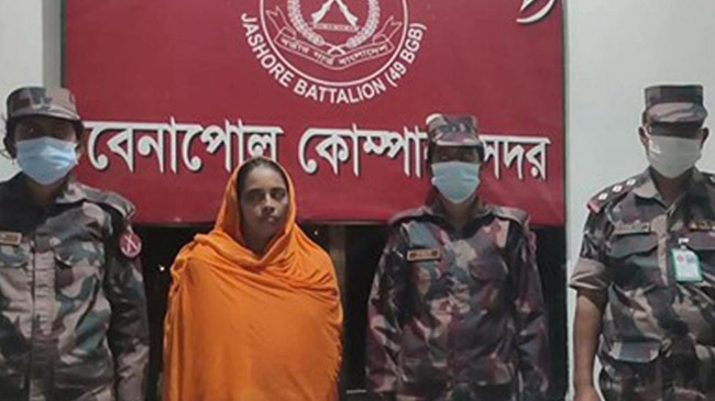 woman arrested benapole border