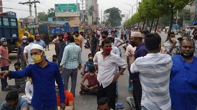 workers protest on highway