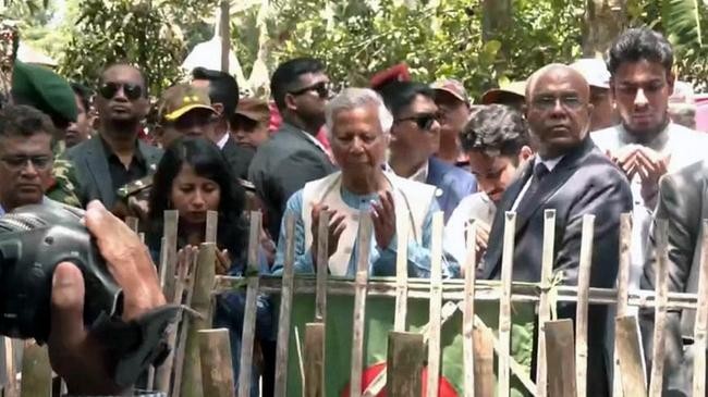yunus offers prayer at abu sayeds grave