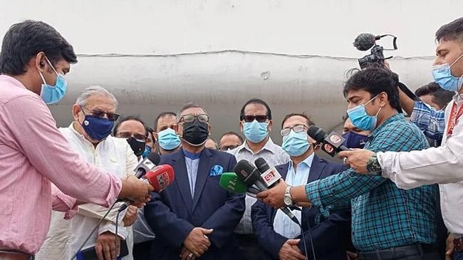 zahid malek imran ahmed at airport