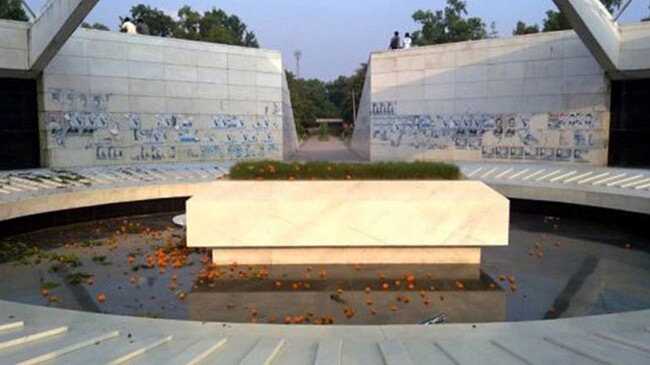 zia grave parliament area