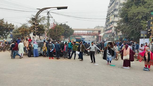 students seven colleges blocked road inner
