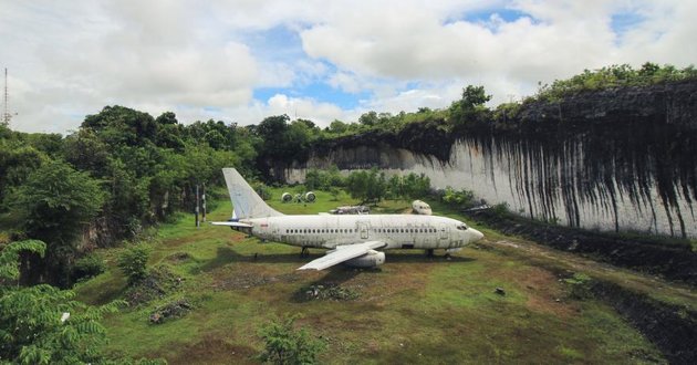 abandoned plane