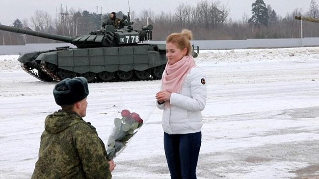 russian soldier propose his gf