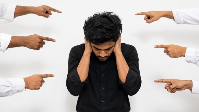মানসিক শান্তি ও কর্মশক্তি কেড়ে নিচ্ছে নেতিবাচক মানুষের সঙ্গ