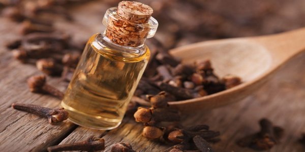 Clove oil to cure acne