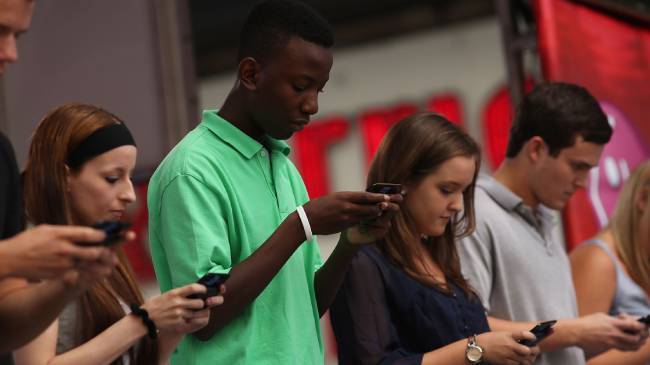 social media damages teenagers mental health