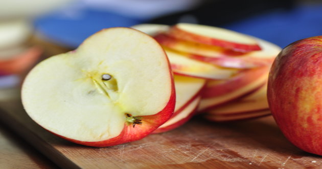 sliced apples