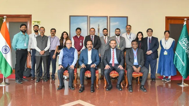 saudi space commission ceo meets with key figures in india s space industry
