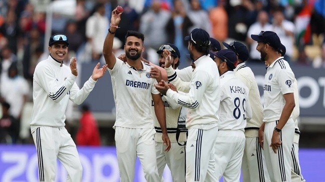 akash raises the ball