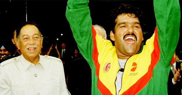 akram khan with trophy