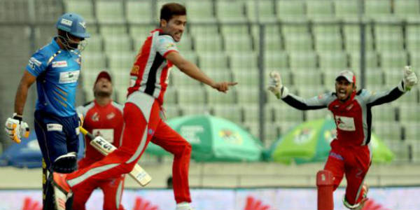 amir celebrates wicket of hafeez